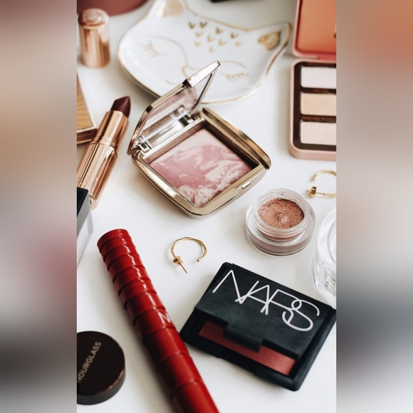 MAKE-UP MADNESS SHOW- DIOR, GUCCI, JEFFREE STAR, YSL, TATCHA, - Picture 5 of 5